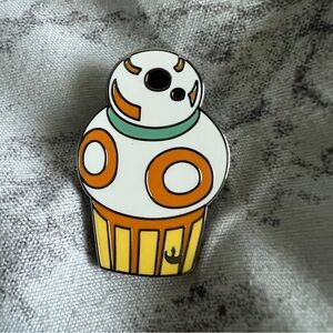 Disney | BB8 Cupcake Pin
